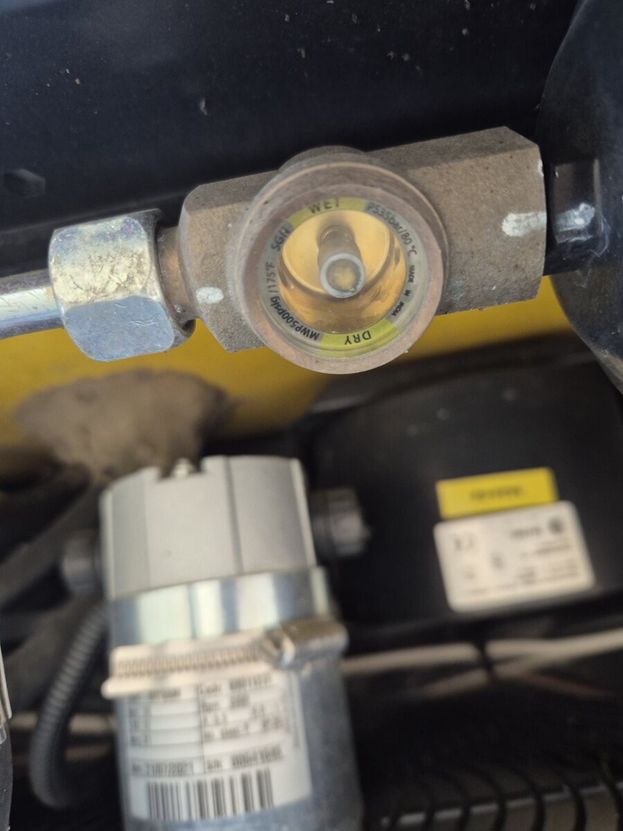 Controllo del refrigerante attraverso l'indicatore del circuito frigorifero